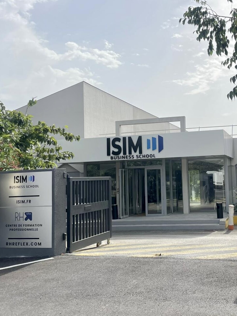 L'entr&eacute;e du campus Isim &agrave; Toulon