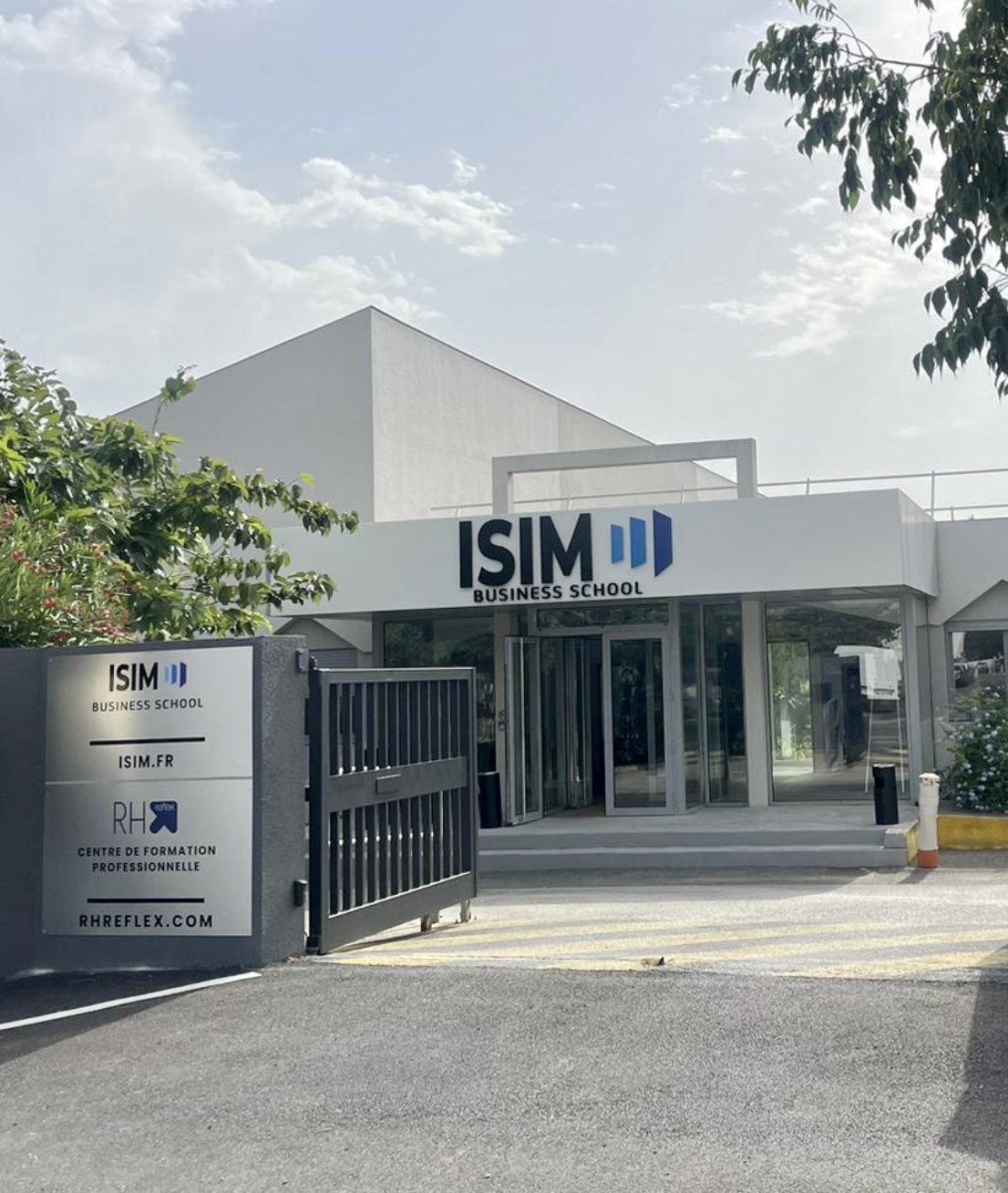 L'entr&eacute;e du campus Isim &agrave; Toulon