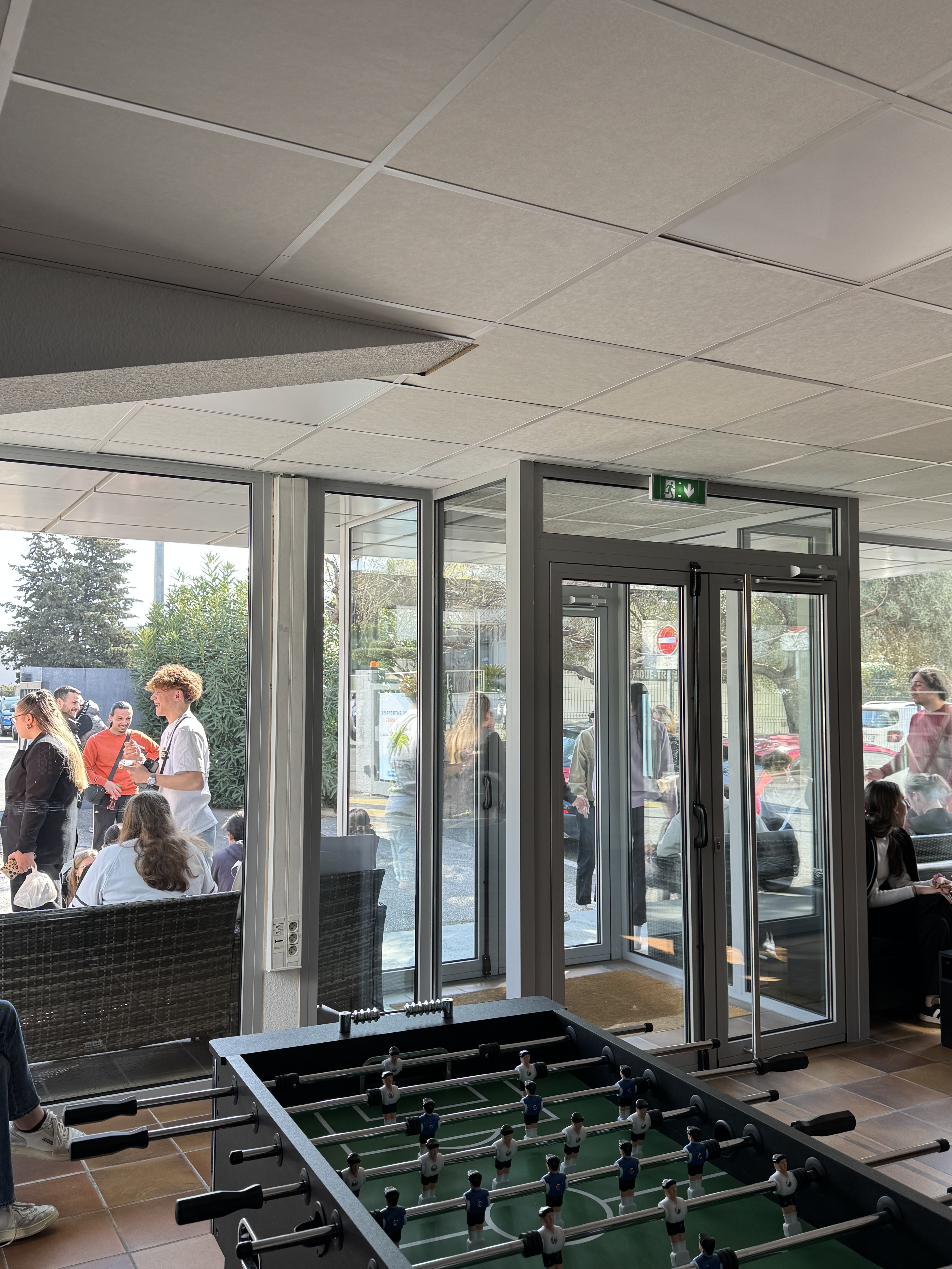 Hall d’entrée avec babyfoot - Isim Toulon