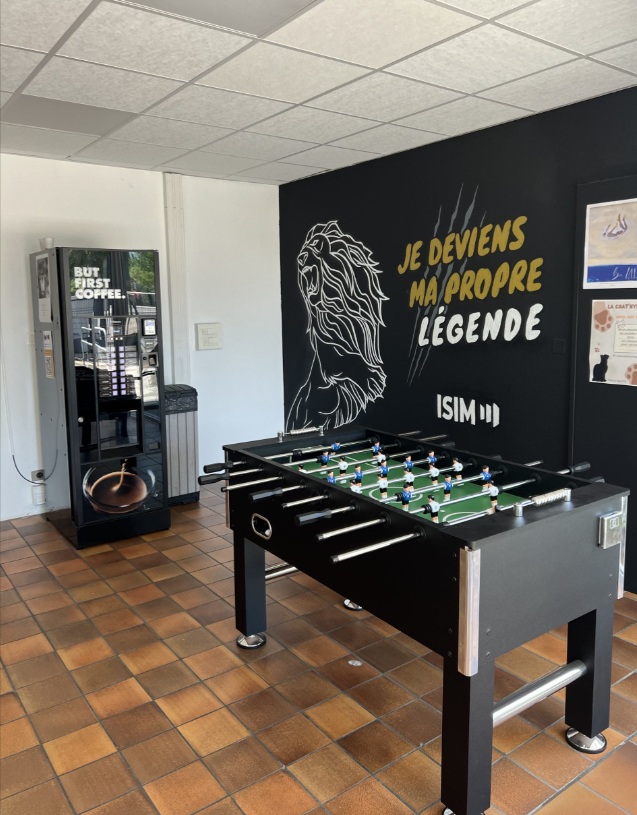 Hall d’entrée - Babyfoot et Machine à café - campus ISIM