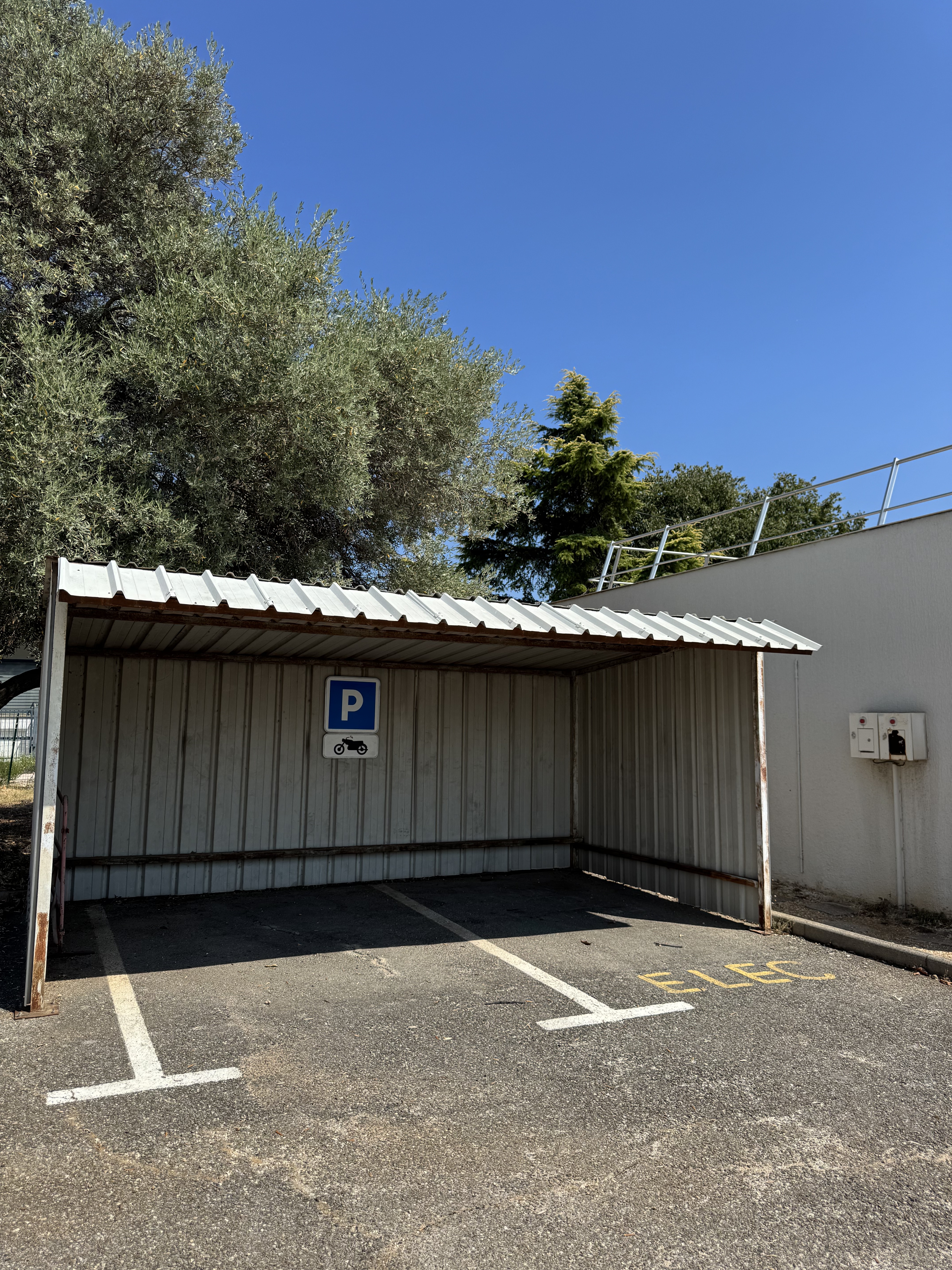 Parking 2 roues - campus ISIM