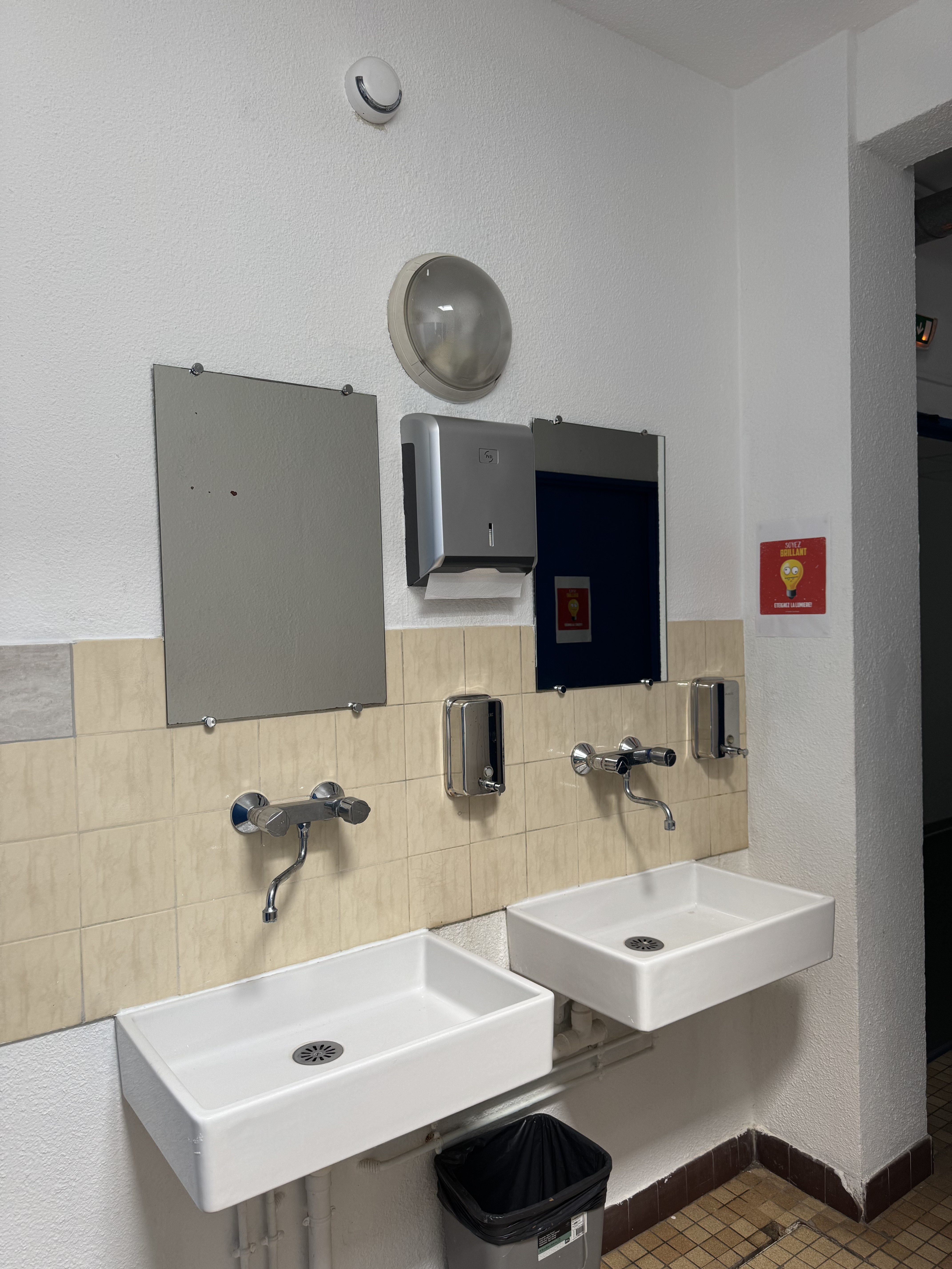 Sanitaires du campus — ISIM Toulon