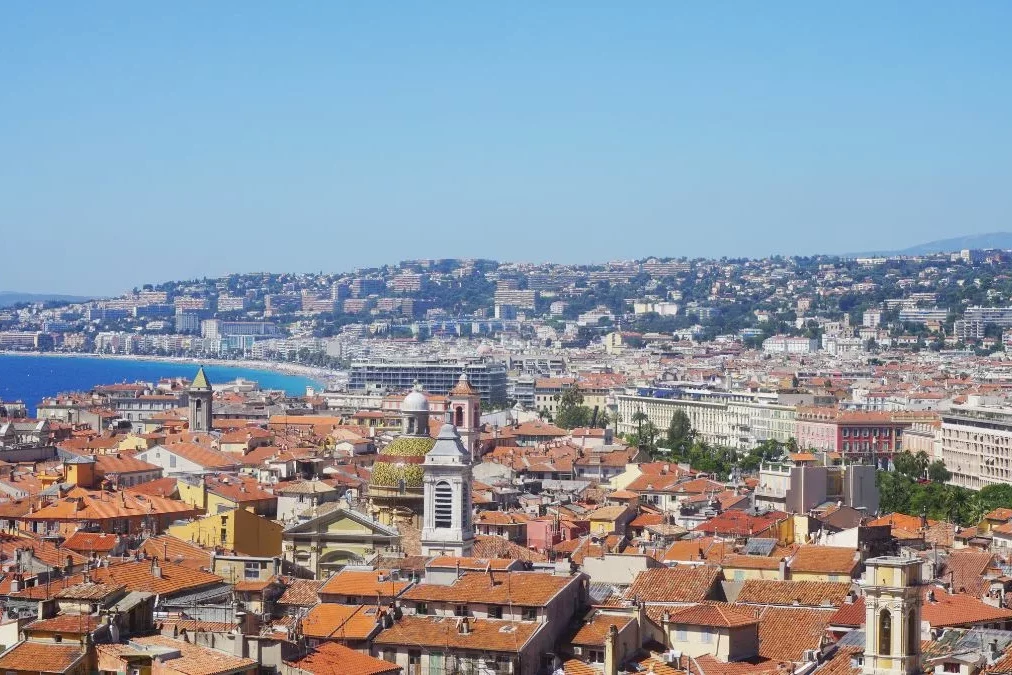 Tu cherches une alternance Bac+3 à Nice ? Voici les secteurs qui recrutent